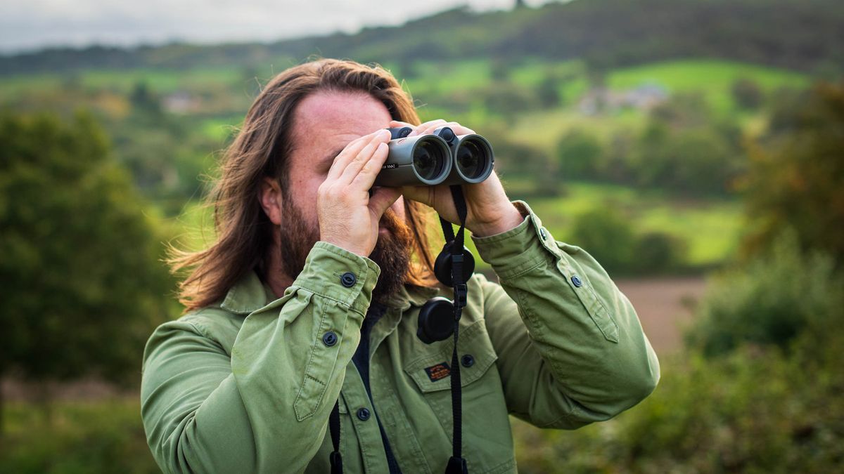 How to choose binoculars for wildlife viewing