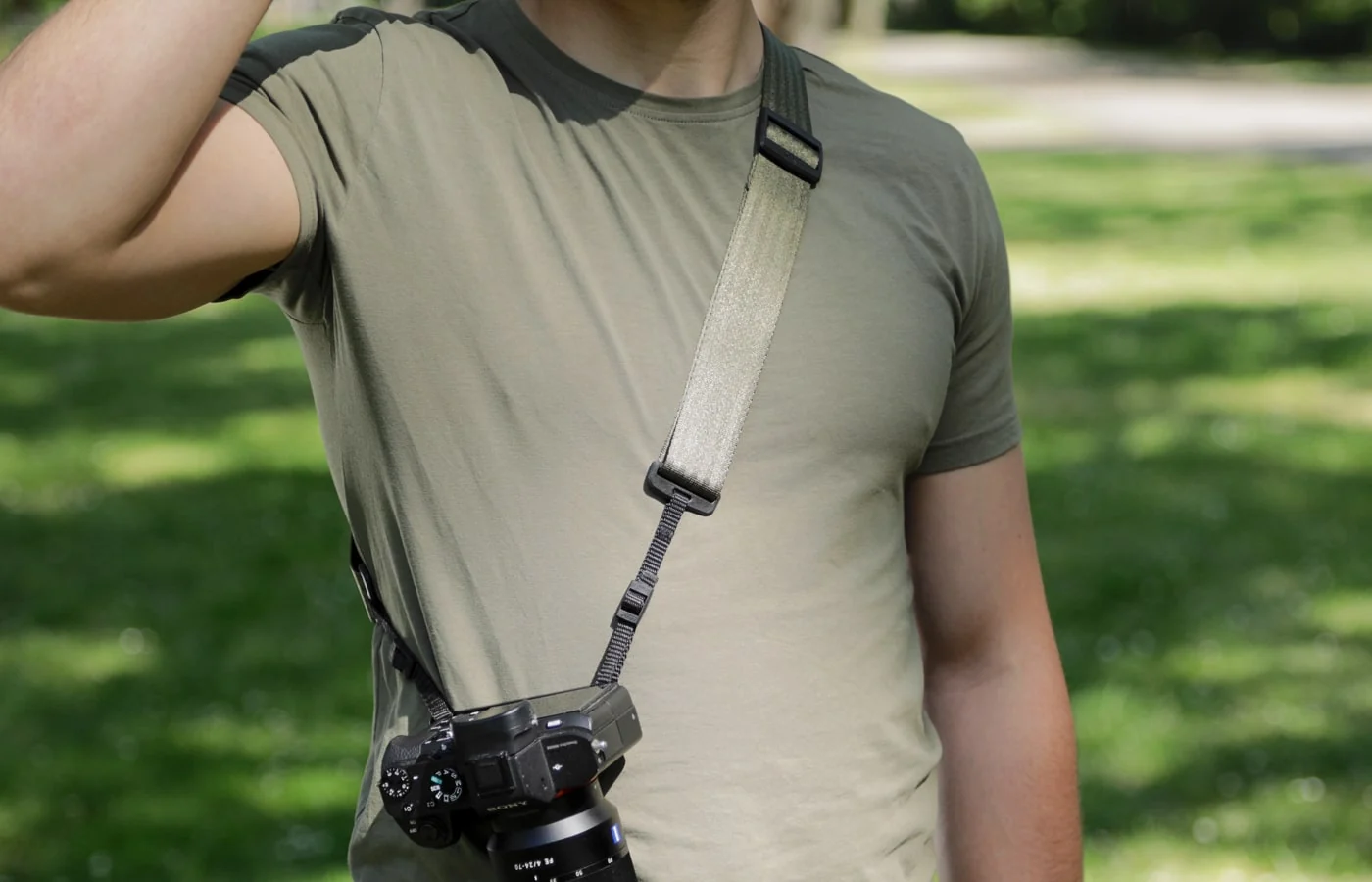 How to choose best camera strap
