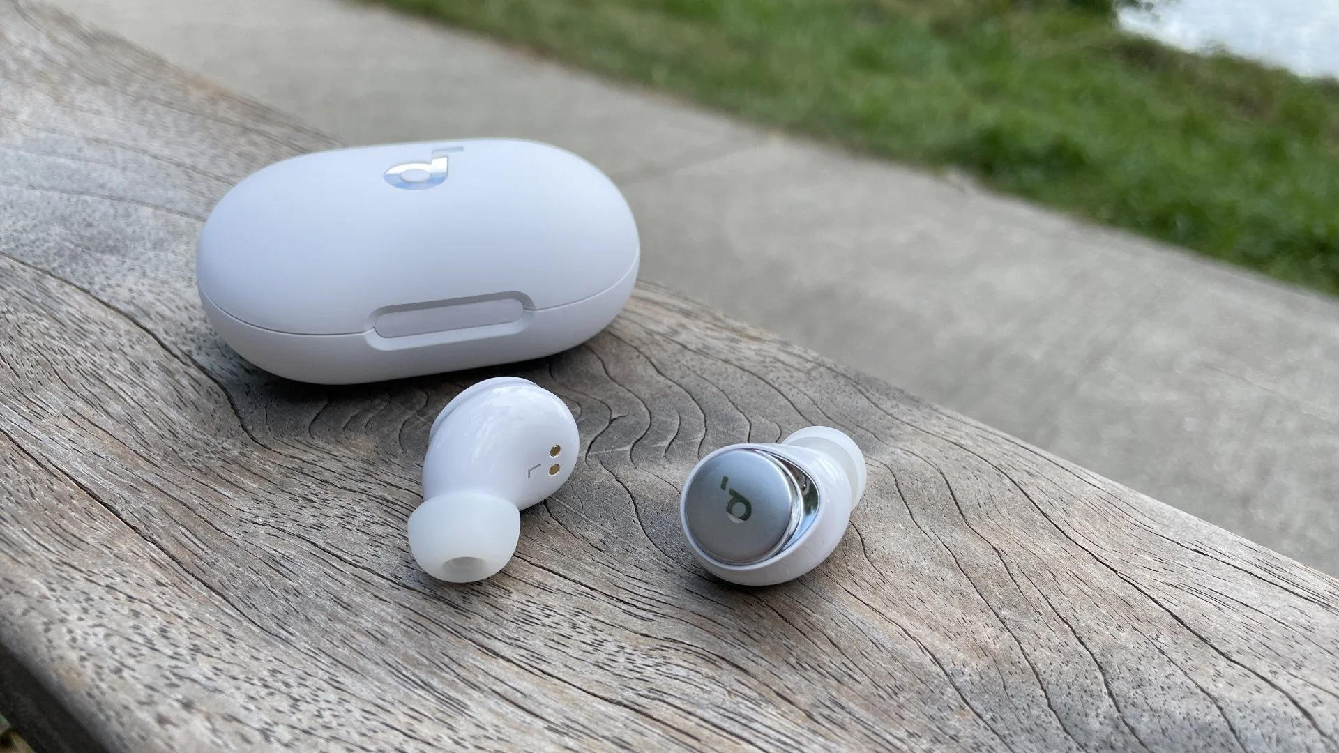 How to choose best earbuds for side sleepers