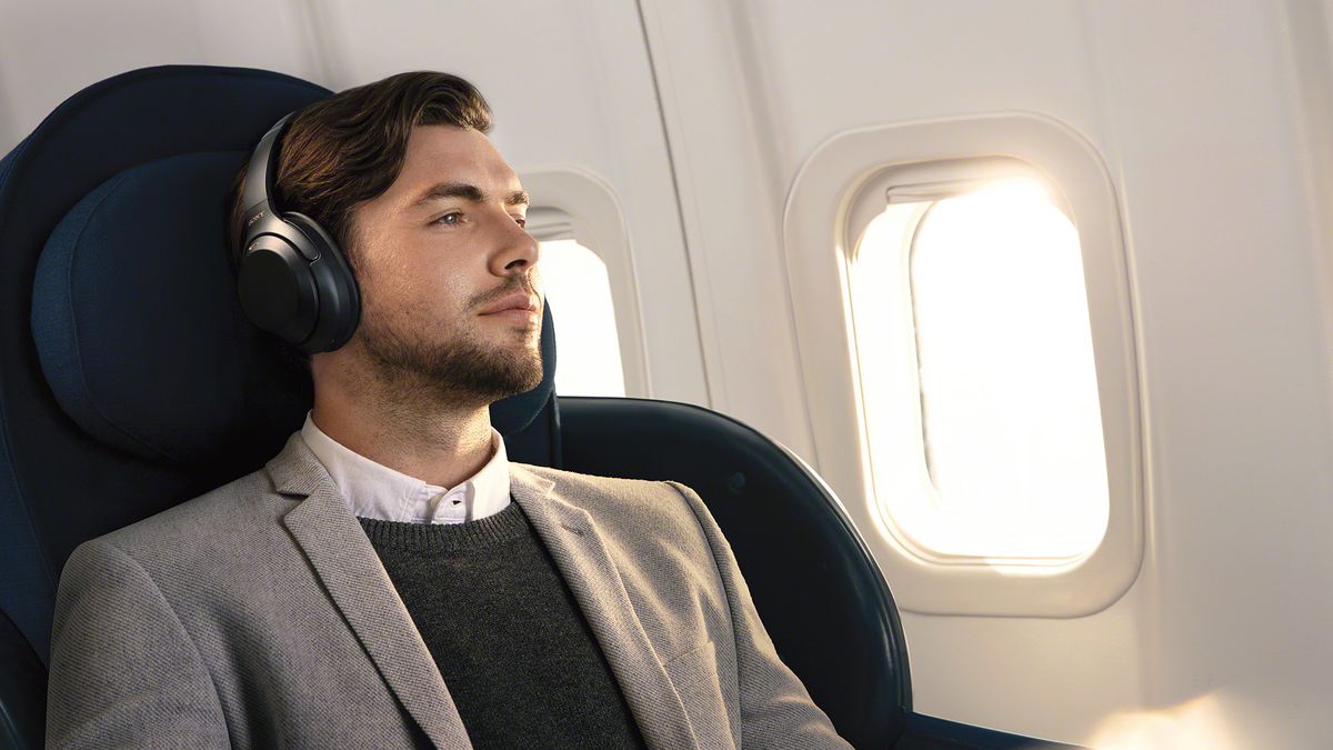 How to Choose Headphones for Airplane Travel