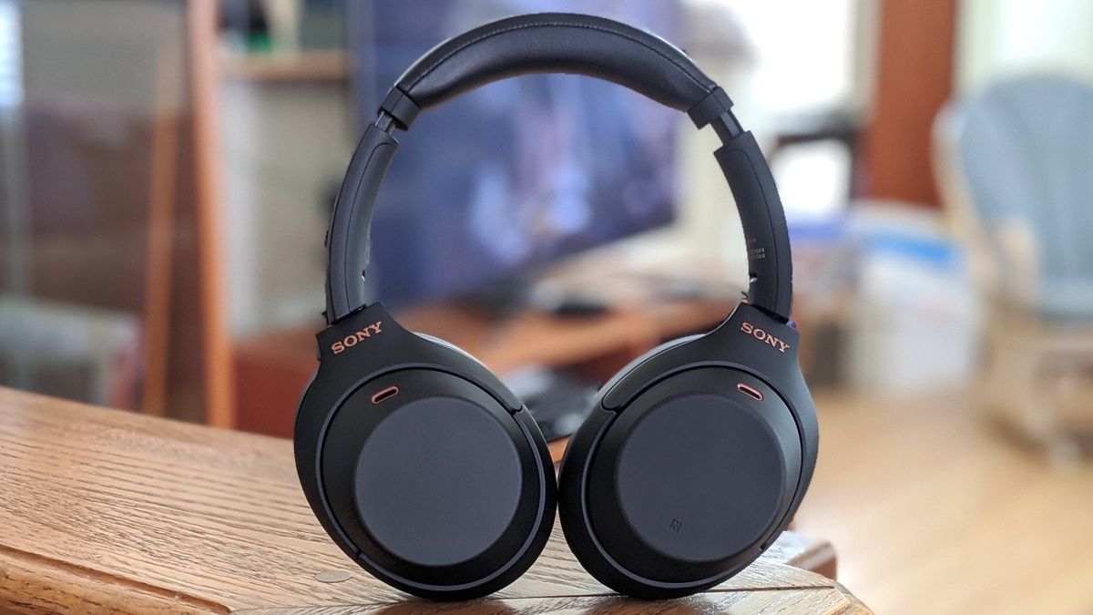 How to choose best headphones for travel