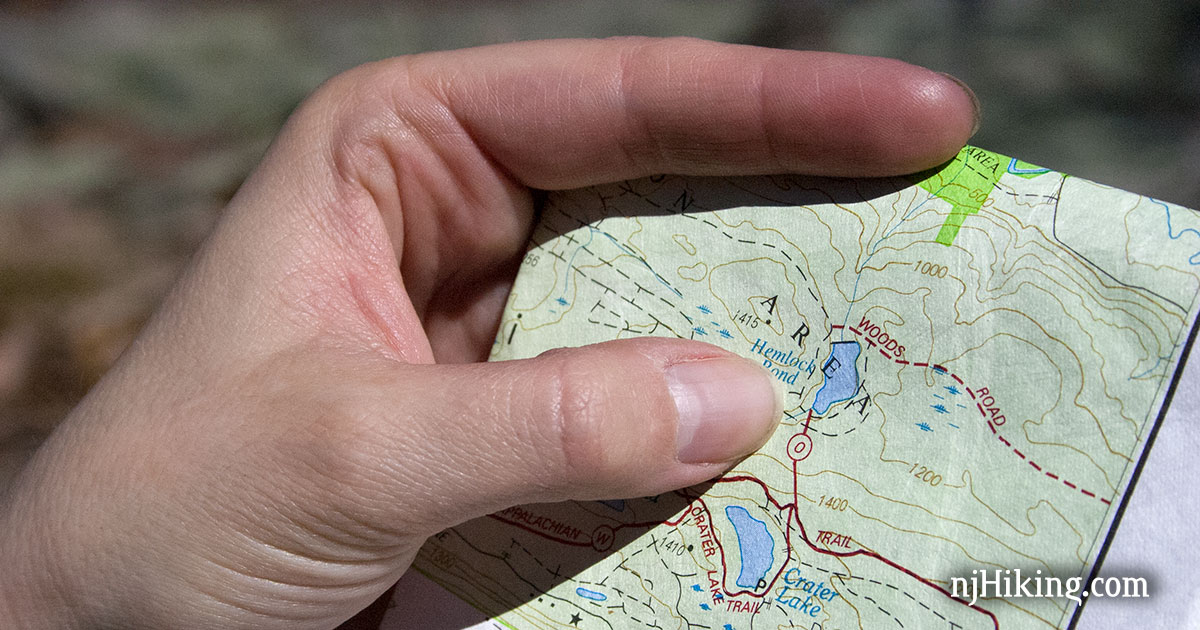How to choose best hiking trail maps