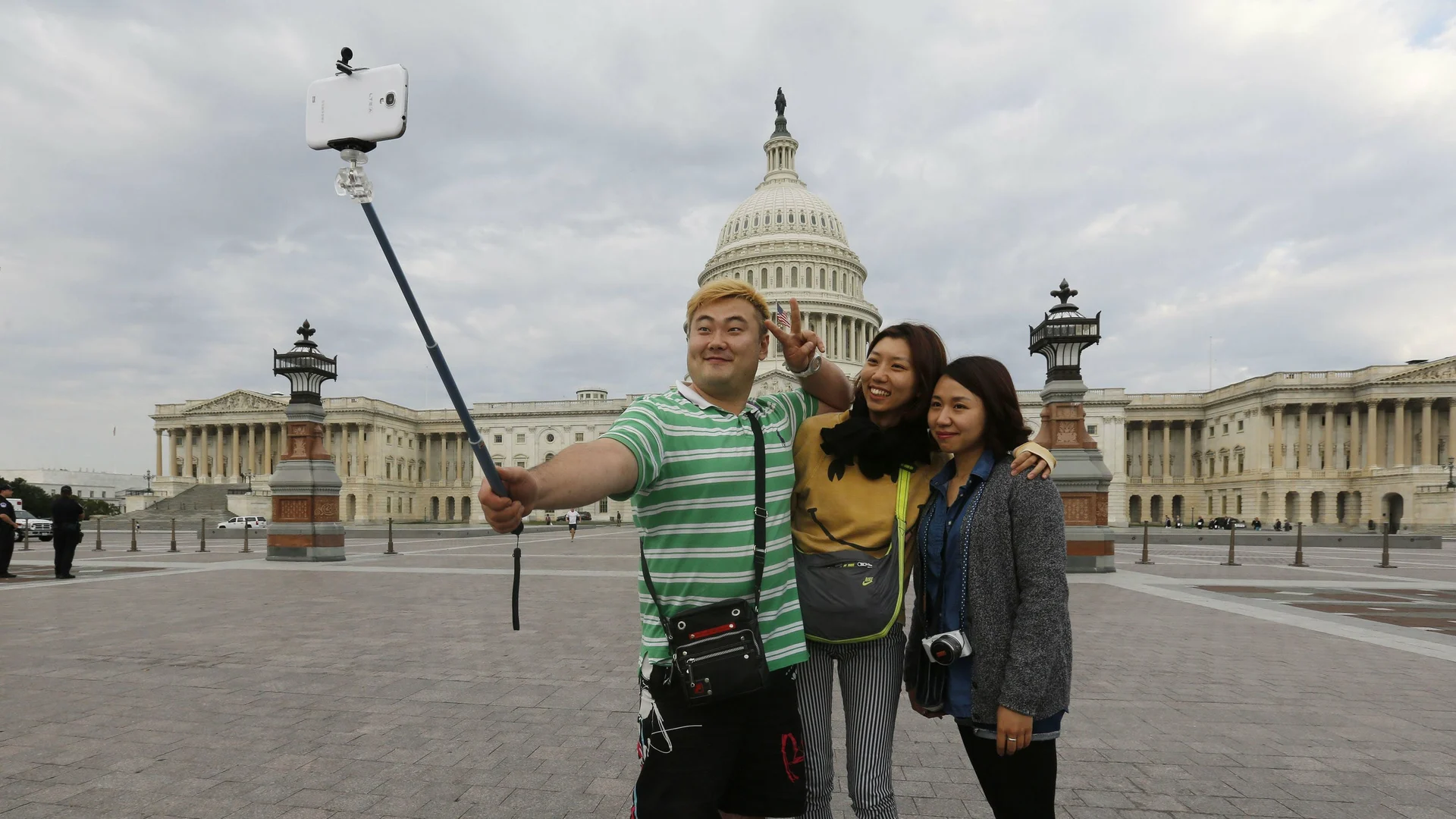 How to choose best selfie stick