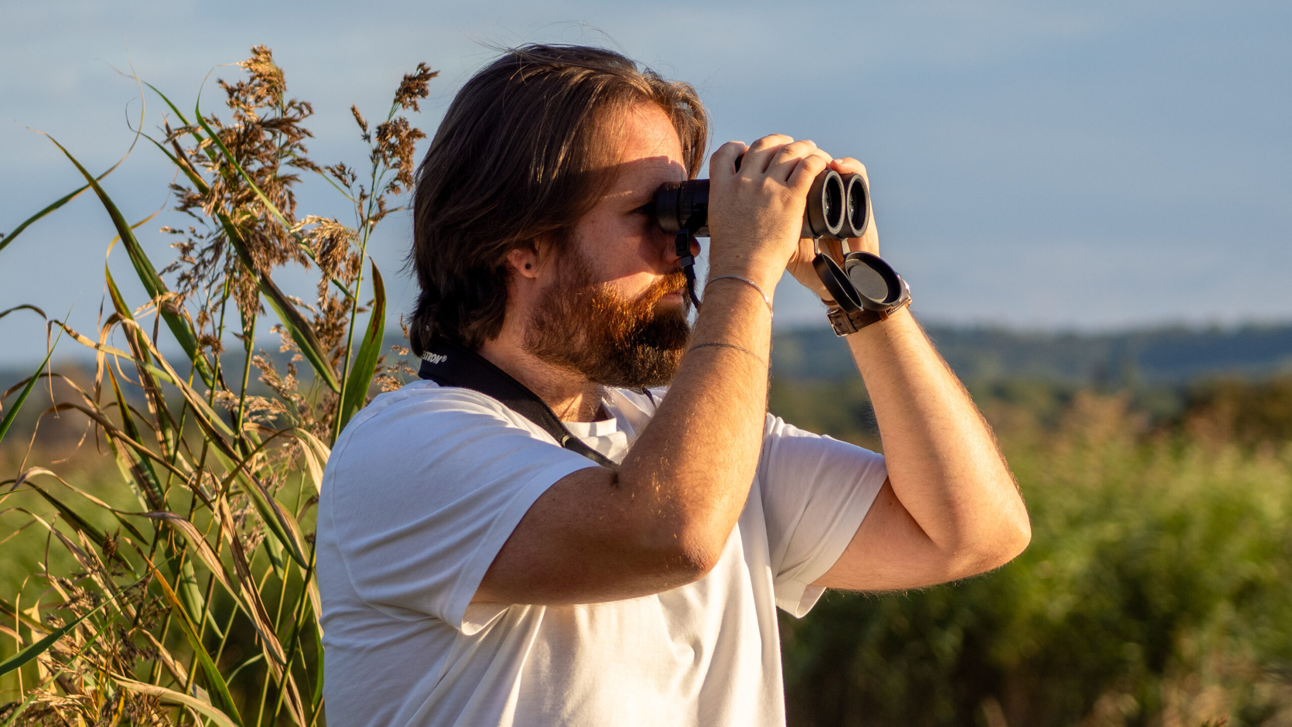 How to choose best travel binoculars